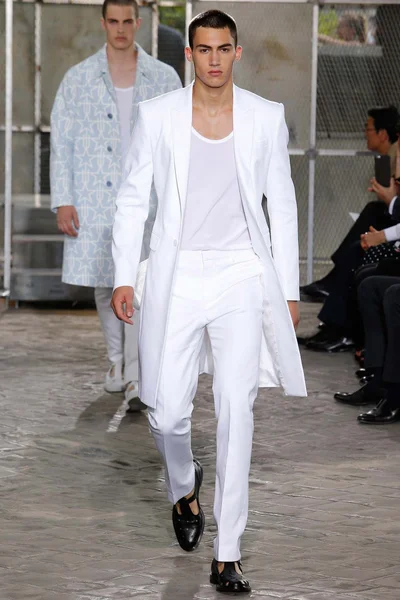Look 50
